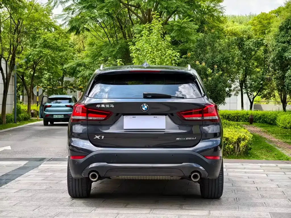 BMW X1 — фото 5