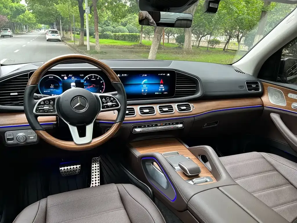 Mercedes-Benz GLS — фото 7