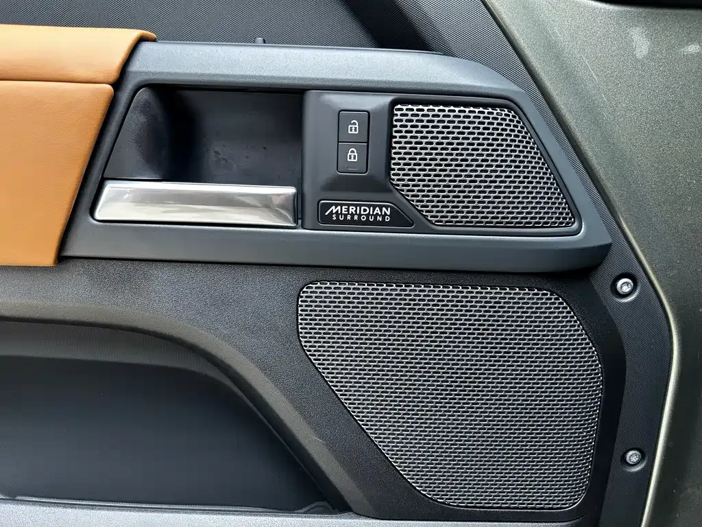 Land Rover Defender — фото 10