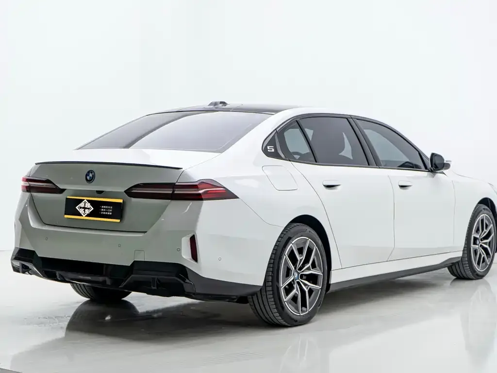 BMW i5 — фото 3
