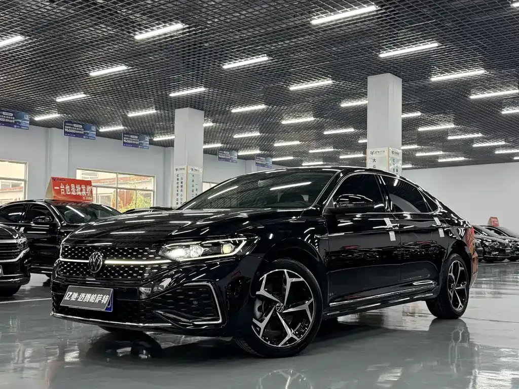 Volkswagen Passat — фото 1