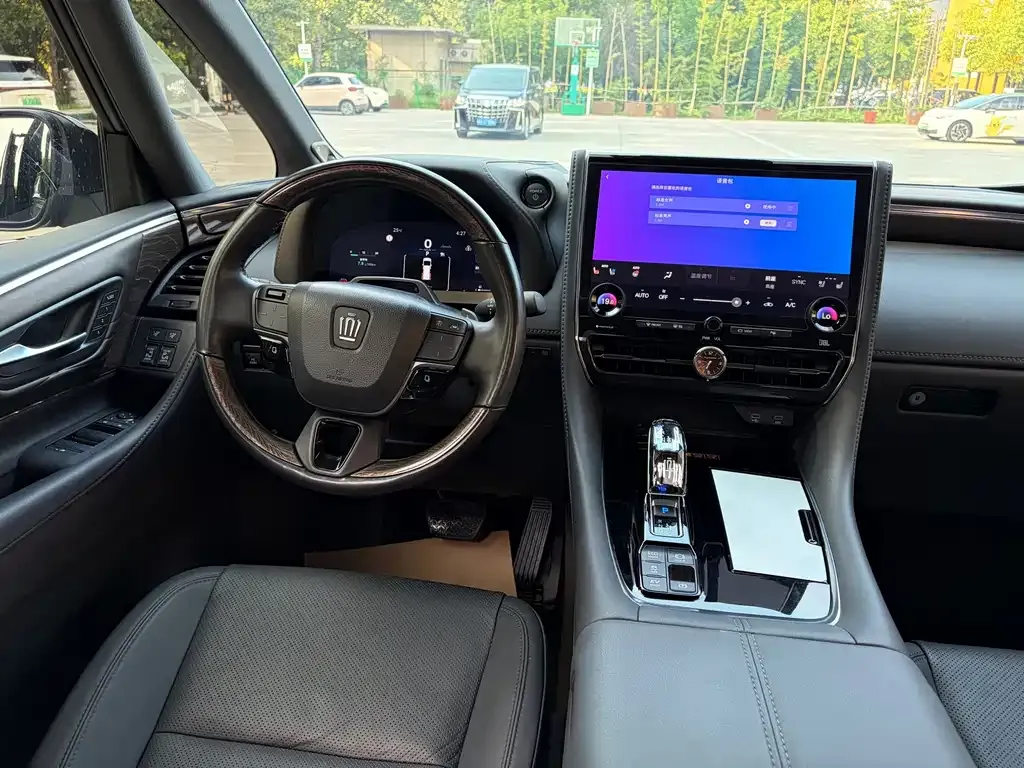 Toyota Vellfire — фото 9