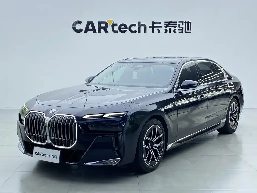 BMW 7 Series — фото 1