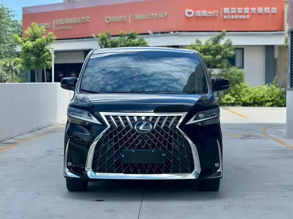 Lexus LM — фото 6