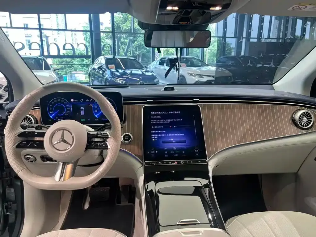 Mercedes-Benz EQE SUV — фото 5
