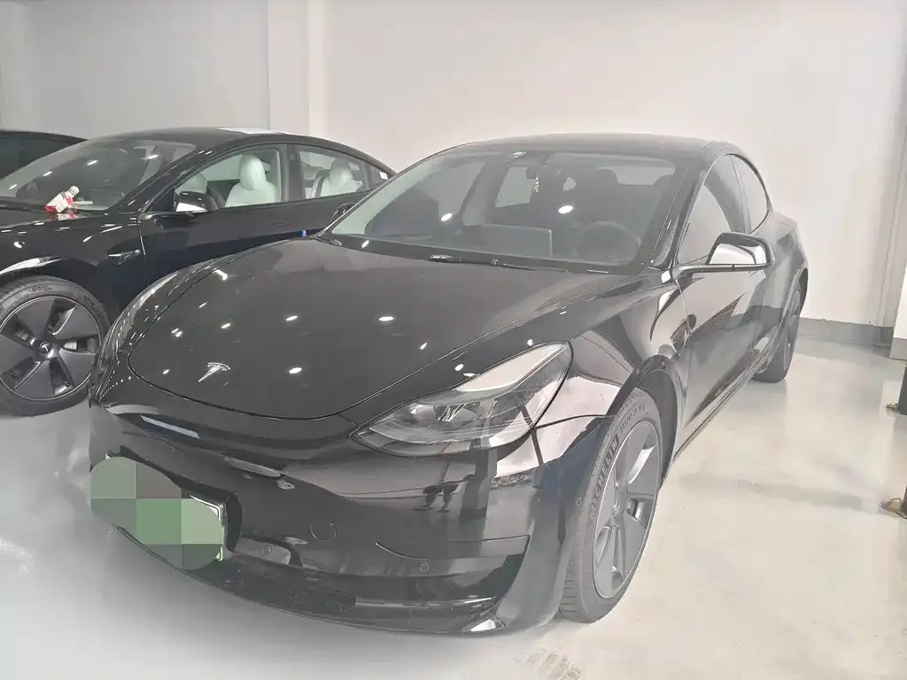 Tesla Model 3 — фото 1