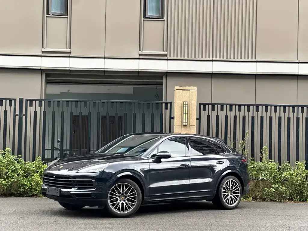 Porsche Cayenne — фото 1