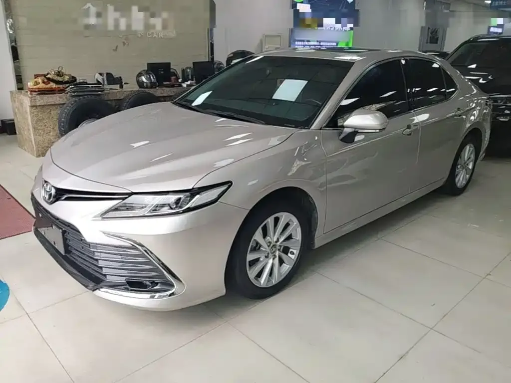 Toyota Camry — фото 2