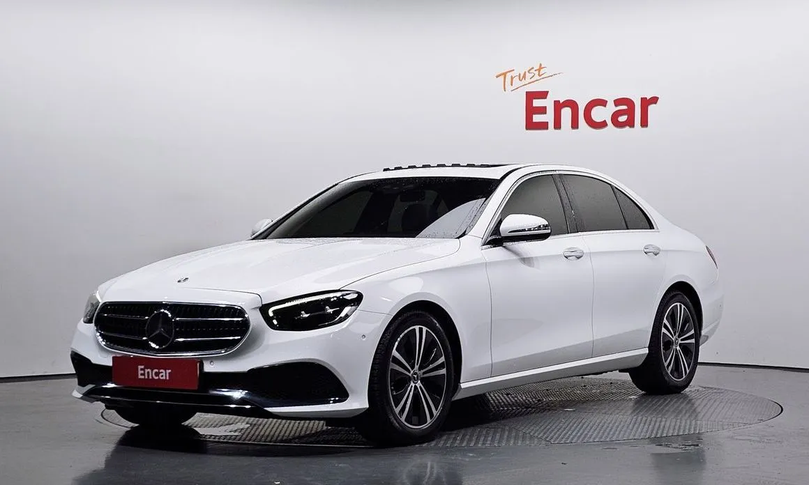 Mercedes-Benz E-Class — фото 1