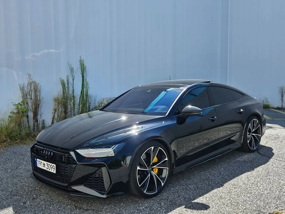 Audi RS7 — фото 1
