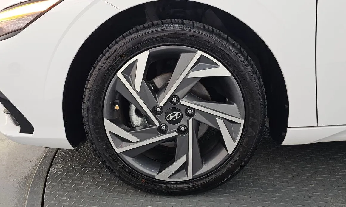 Hyundai AVANTE — фото 8