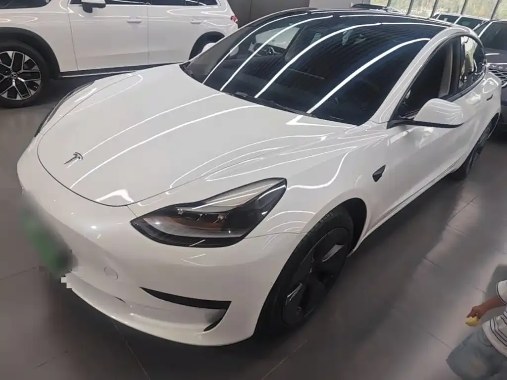 Tesla Model 3 — фото 1