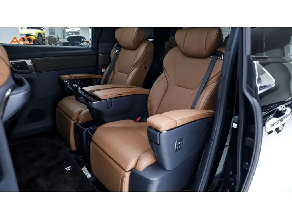 Toyota Alphard — фото 2