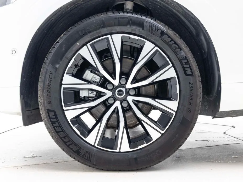Volvo XC60 — фото 10