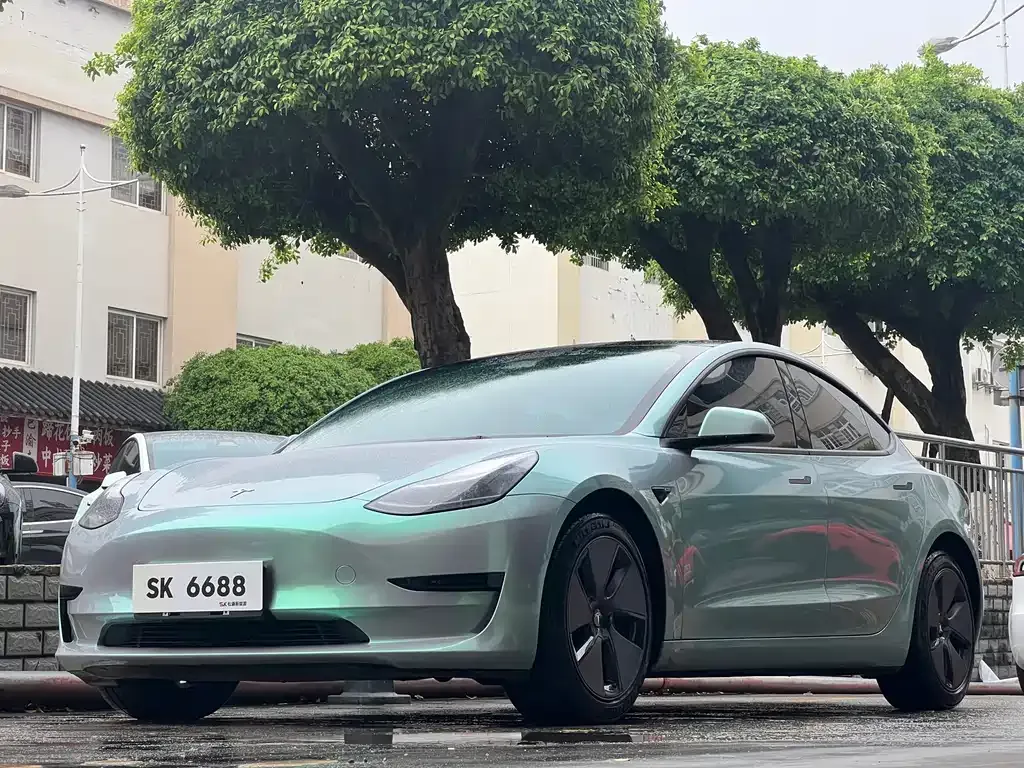 Tesla Model 3 — фото 1