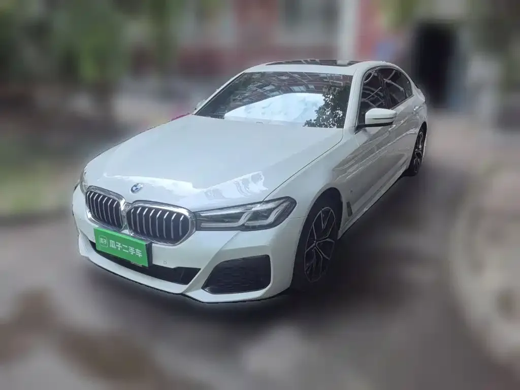 BMW 5 Series — фото 1