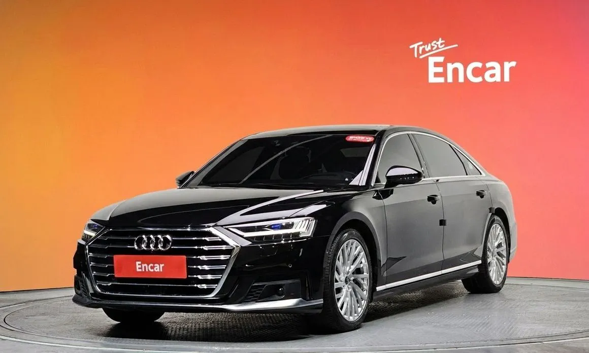 Audi A8 — фото 1
