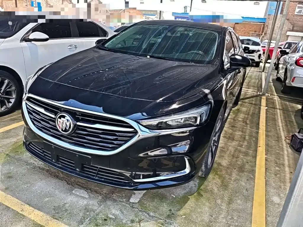 Buick LaCrosse — фото 1