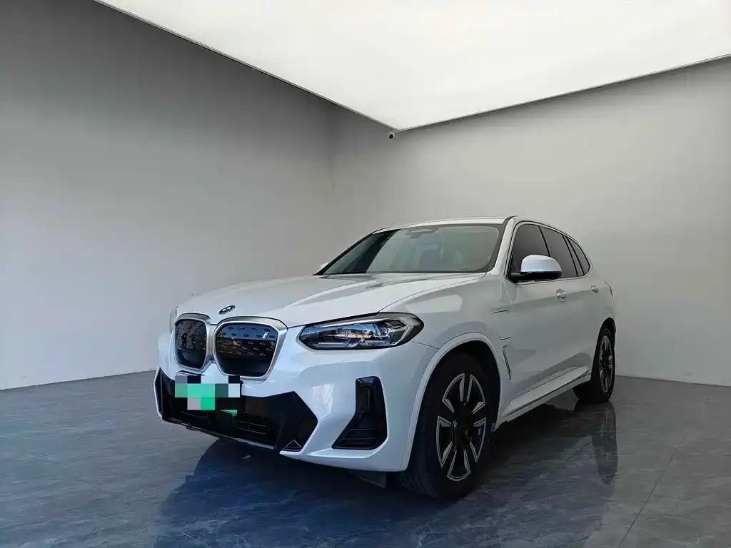 BMW iX3 — фото 1
