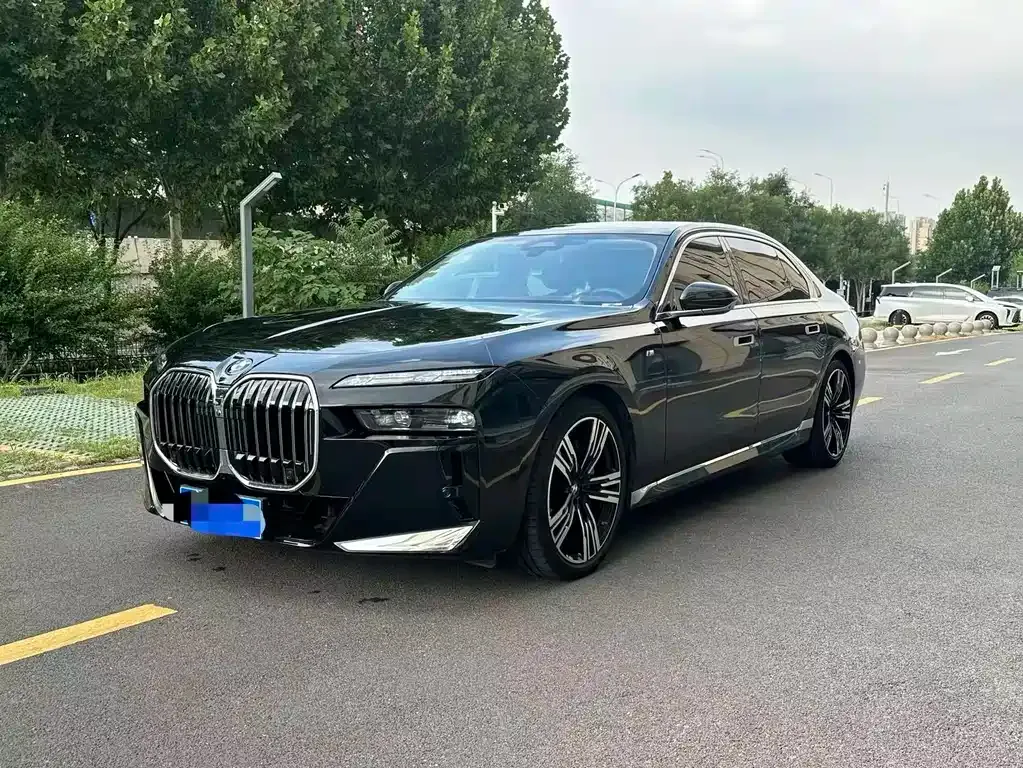 BMW 7 Series — фото 1