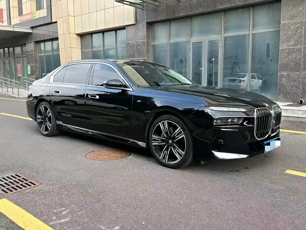BMW 7 Series — фото 6