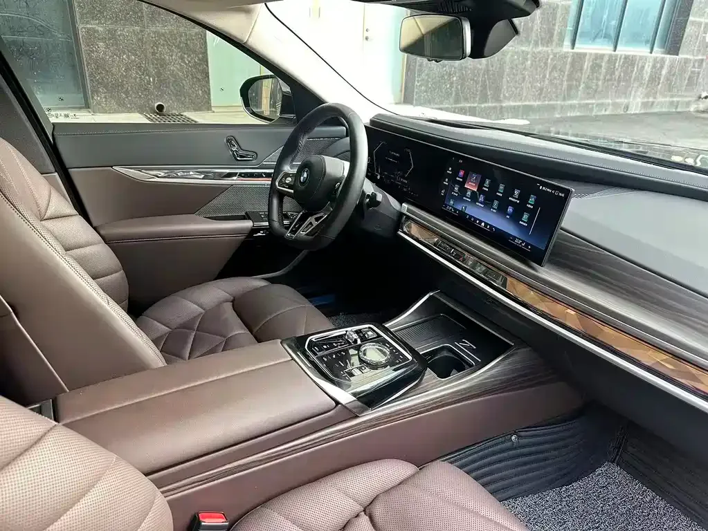 BMW 7 Series — фото 5