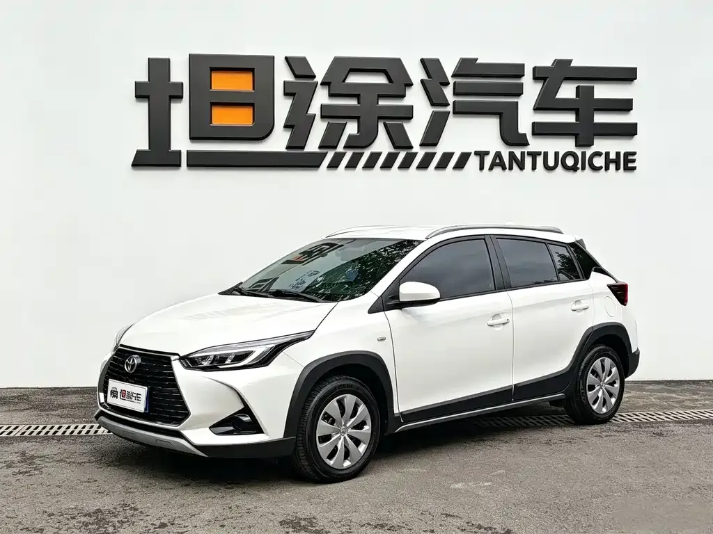 Toyota Yaris L — фото 1