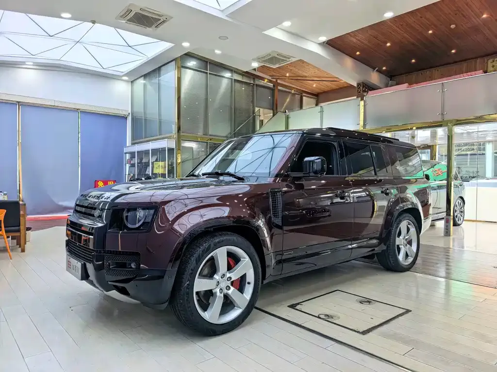 Land Rover Defender — фото 1