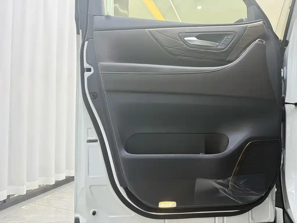 Toyota Vellfire — фото 7