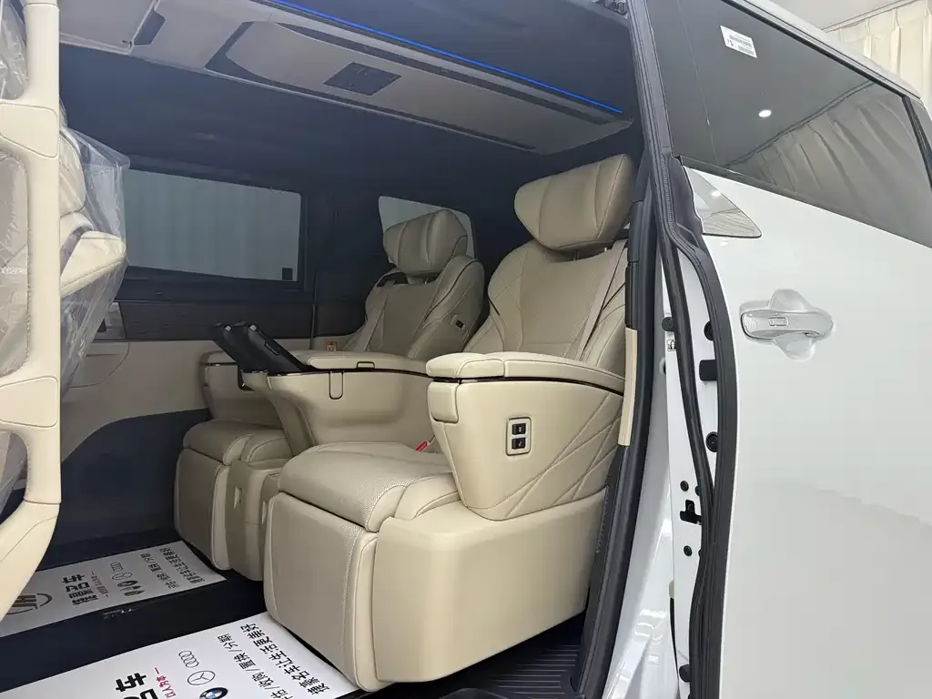 Toyota Vellfire — фото 8