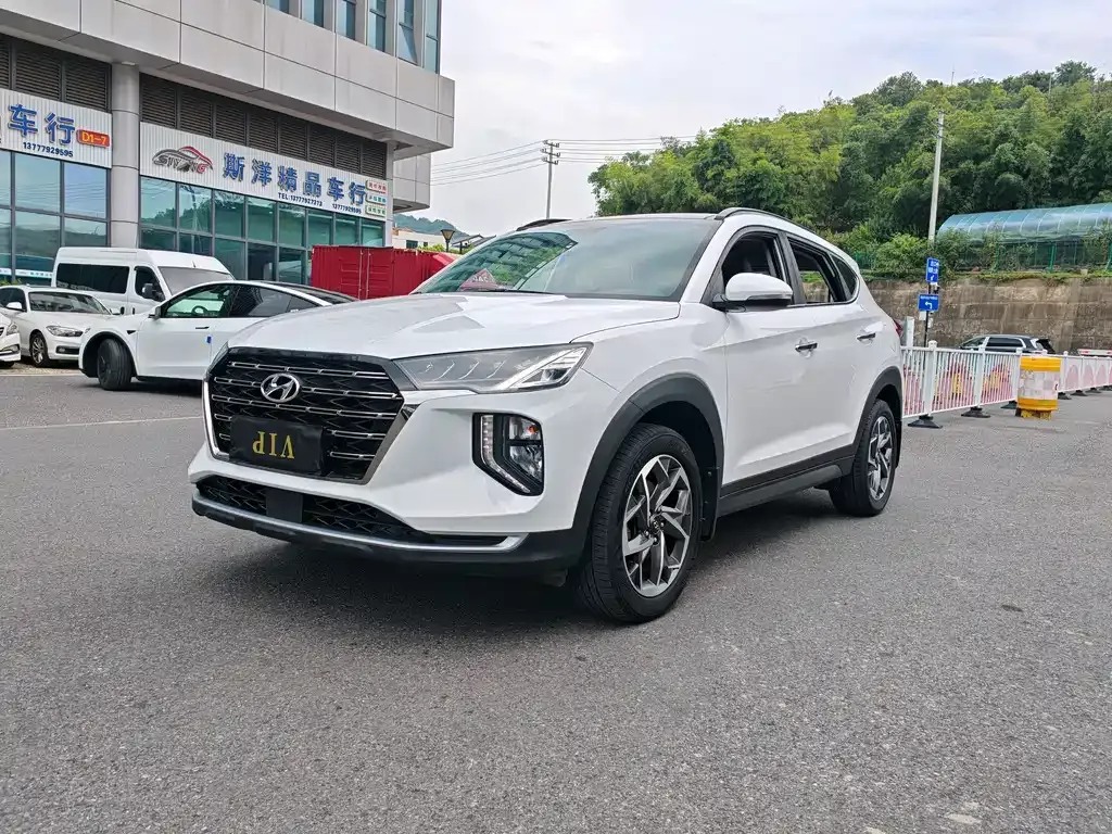 Hyundai Tucson — фото 1