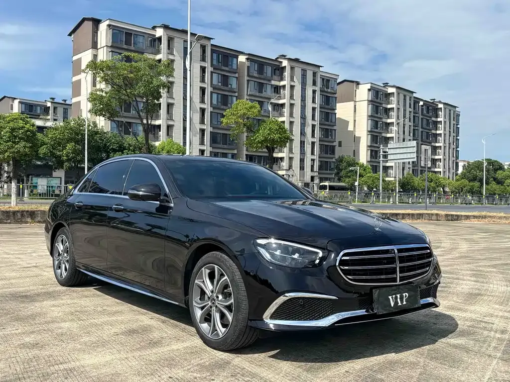 Mercedes-Benz E-Class — фото 5