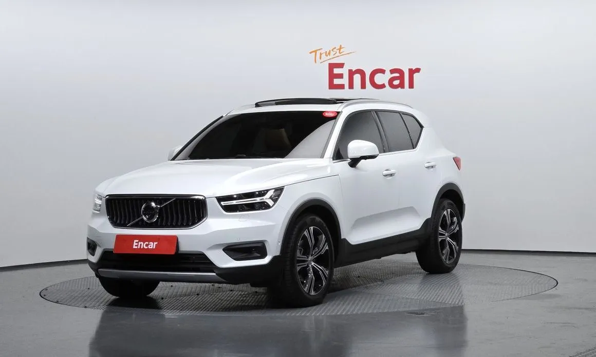 Volvo XC40 — фото 1