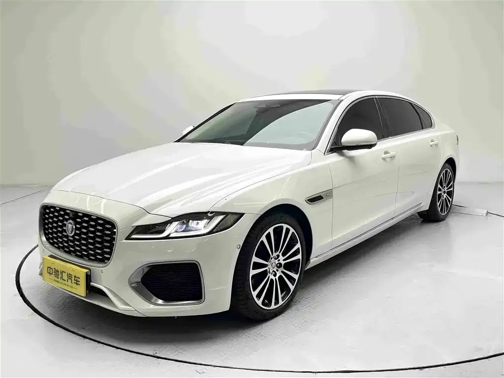 Jaguar XFL — фото 1