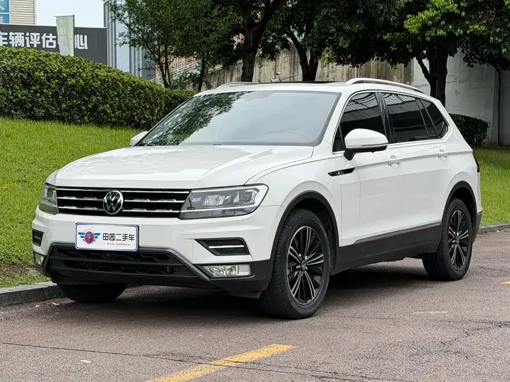 Volkswagen Tiguan L — фото 1
