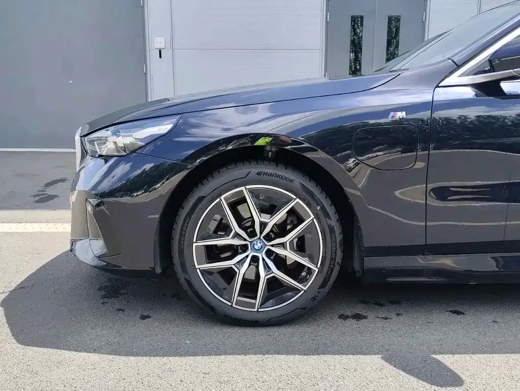 BMW i5 — фото 2