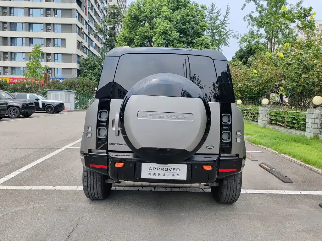Land Rover Defender — фото 7