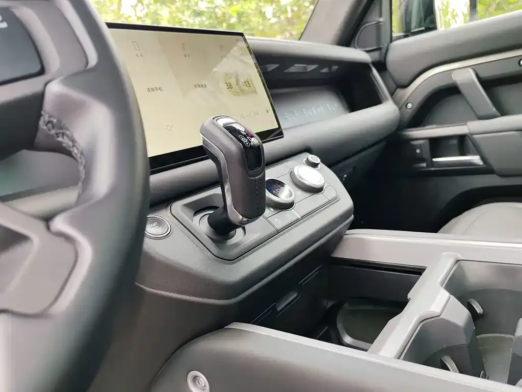 Land Rover Defender — фото 10