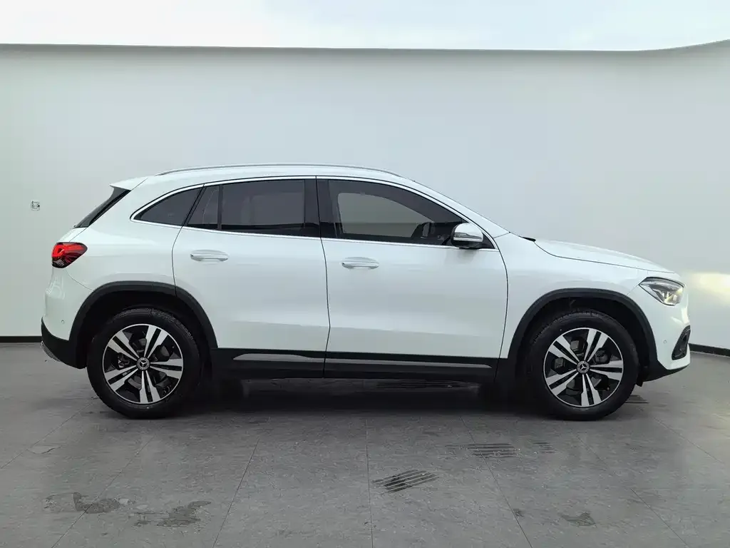 Mercedes-Benz GLA — фото 10