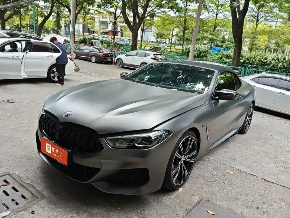 BMW 8 Series — фото 1