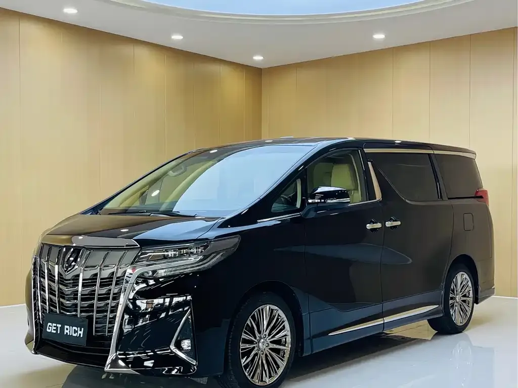 Toyota Alphard — фото 1