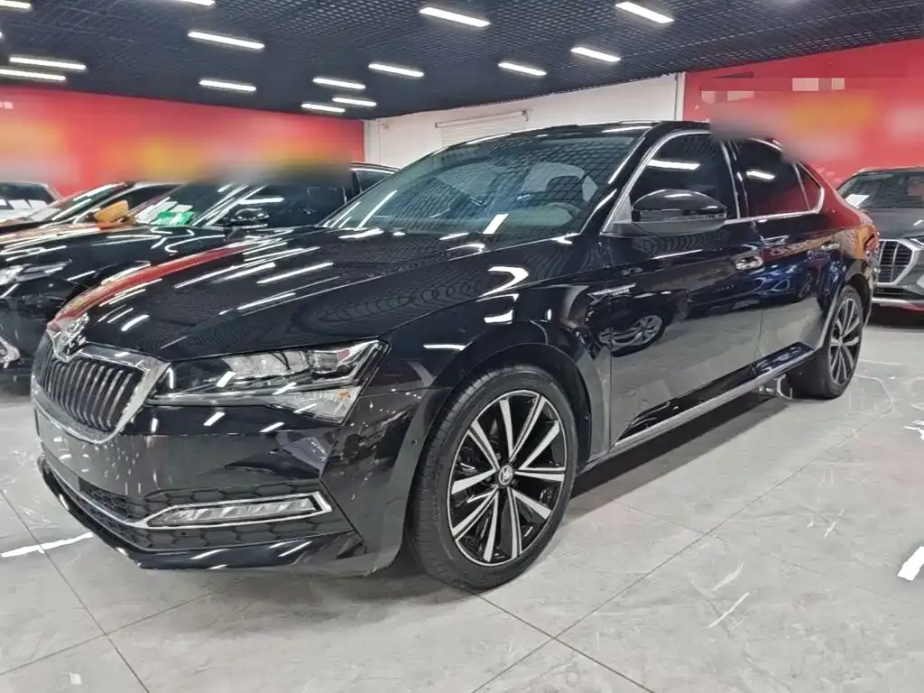 Skoda Superb — фото 1