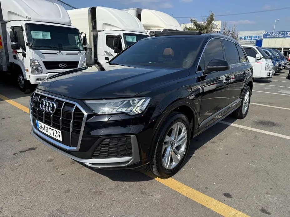 Audi Q7 — фото 1