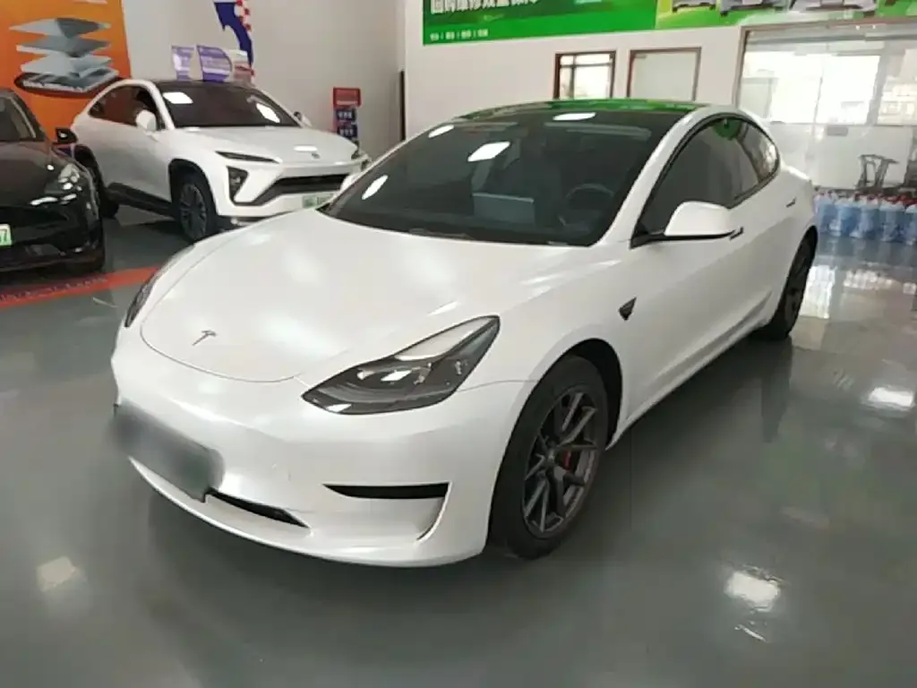 Tesla Model 3 — фото 4
