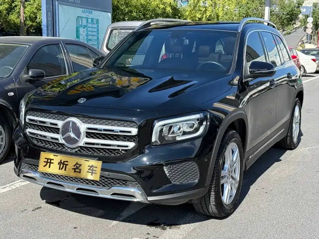 Mercedes-Benz GLB — фото 1