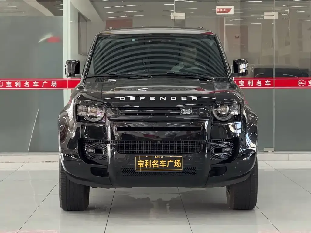 Land Rover Defender — фото 1