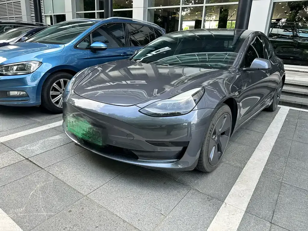 Tesla Model 3 — фото 1