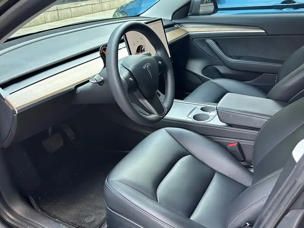 Tesla Model 3 — фото 5