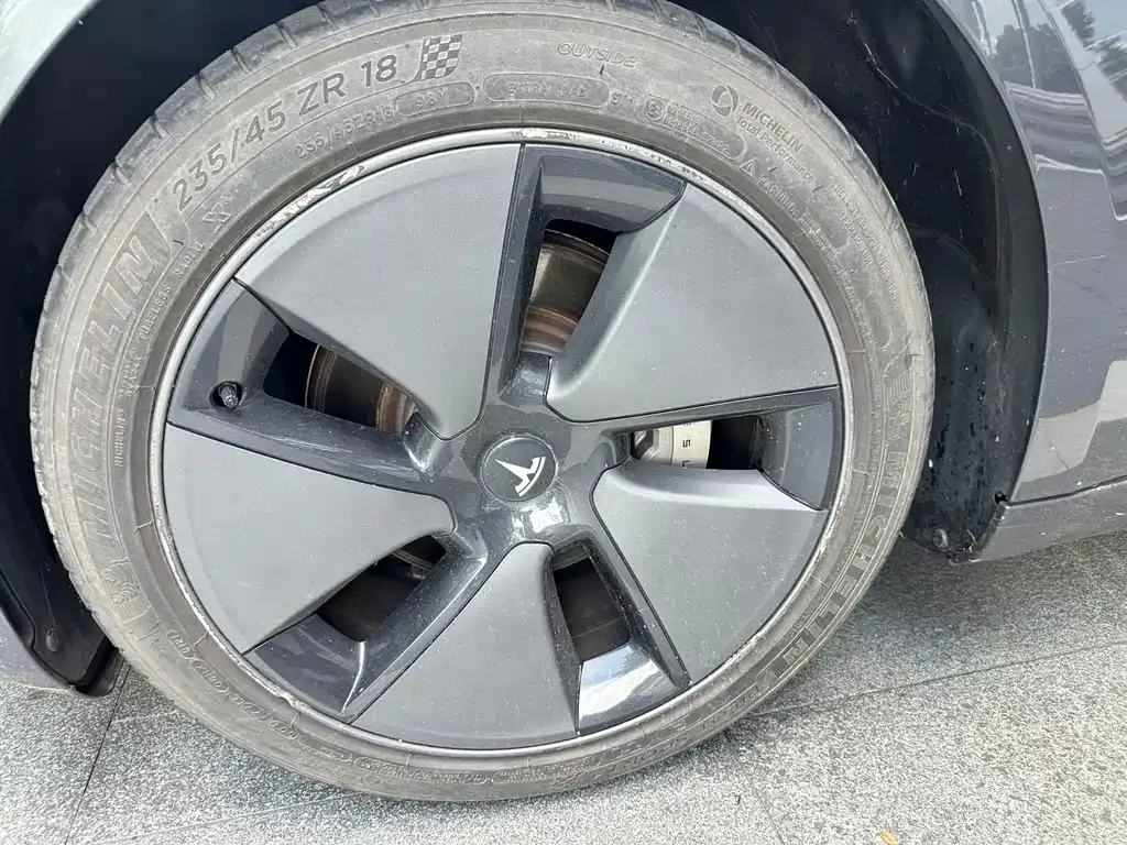 Tesla Model 3 — фото 6