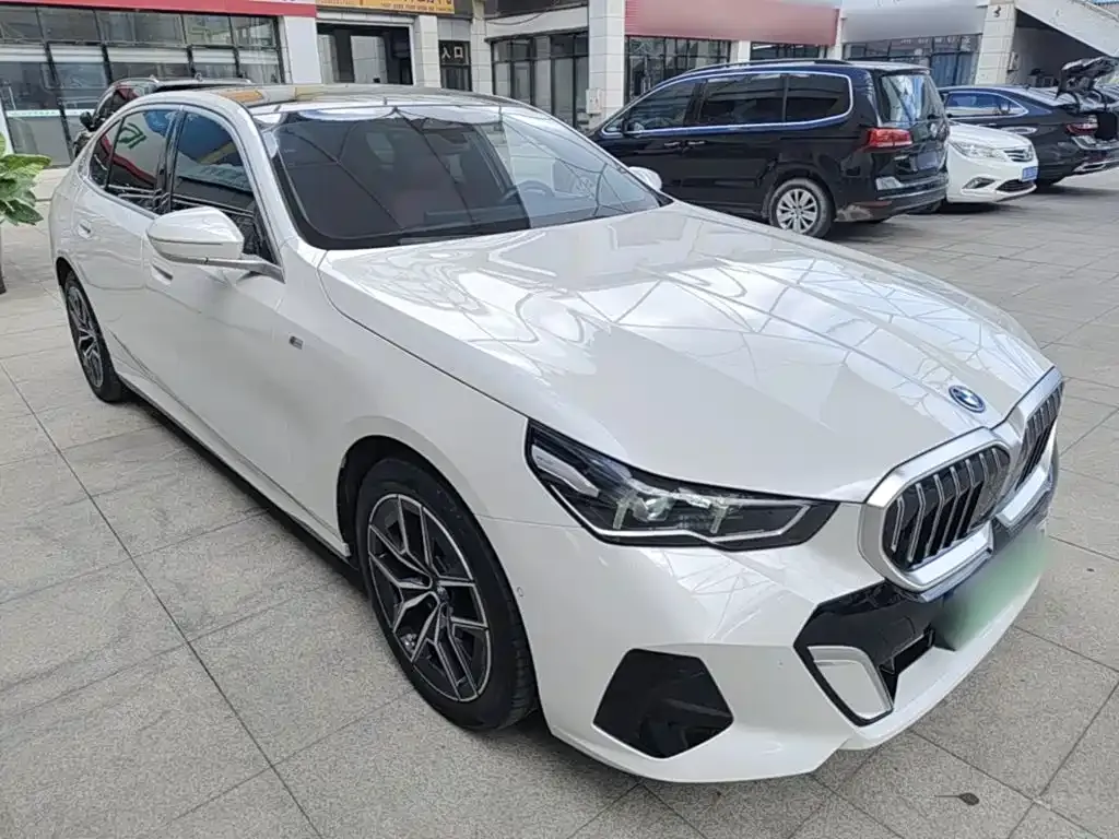 BMW i5 — фото 3